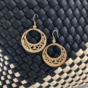 Elegant Gold Filigree Earrings